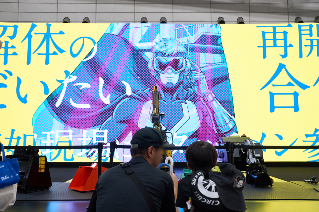 アタッチメントショーと連動した映像で多くの方々に足をとめていただいたブース内の様子